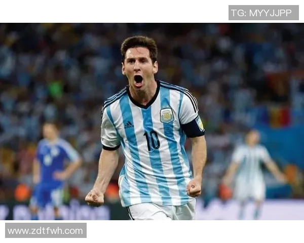 足球巨星梅西的艺术魅力尽显于挂画之中，点亮你的空间与激情